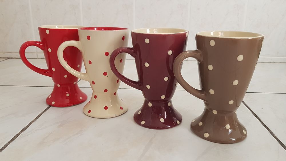 Lot de 4 tasses vintage 10 Saint-Rogatien (17)
