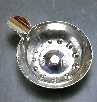 Tastevin en inox .
15 Montargis (45)