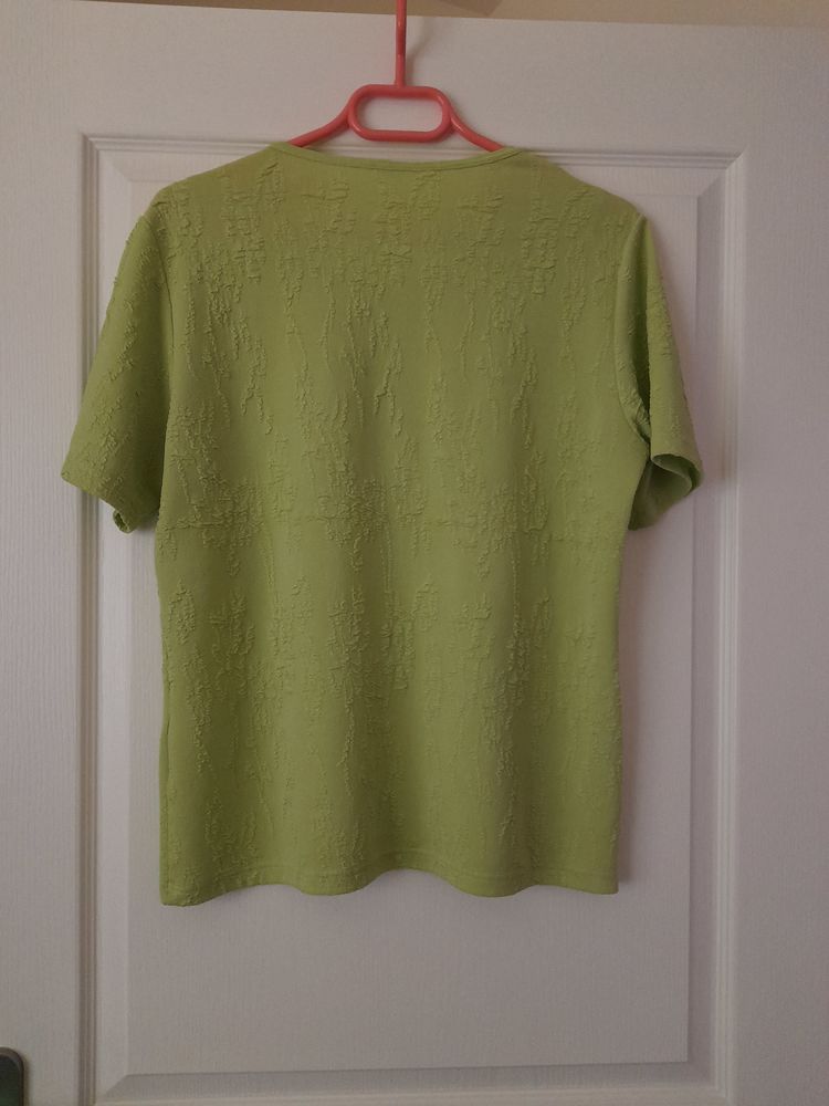 Teehirt  femme taille 44 coloris vert Anis en TTBE 3 Sorde-l'Abbaye (40)