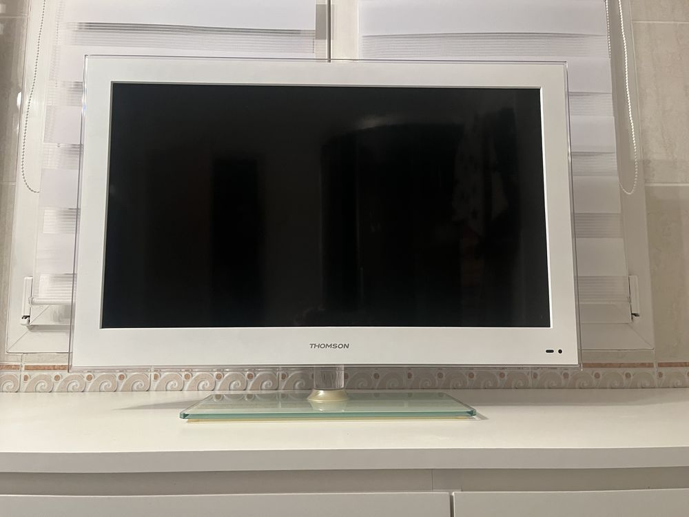 T�l� blanc laqu� Thomson 32 pouces 150 Gu�nange (57)