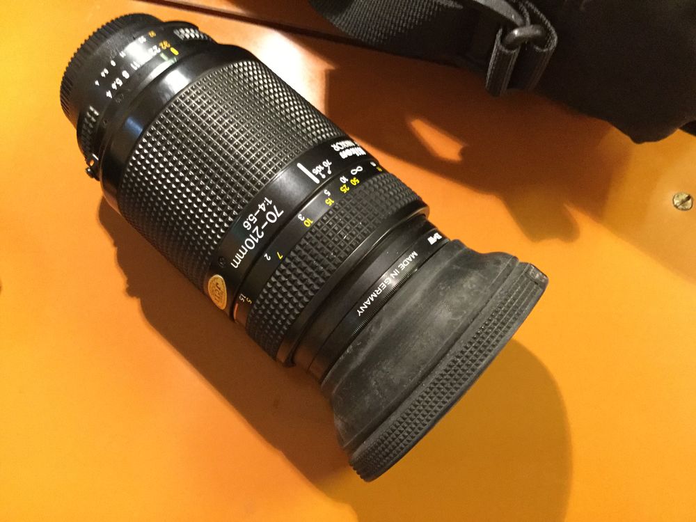 TELE  OBJECTIF NIKON
AF HIKKOR 70-210 mm 45 Rivi�res (81)