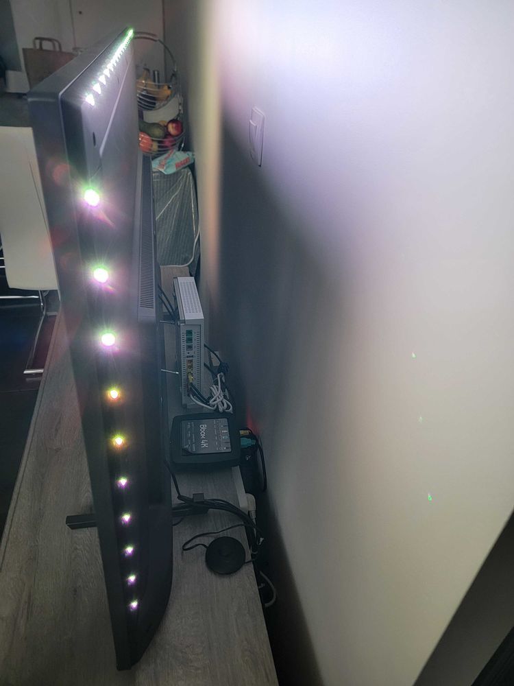 T�l� Philips LED UHD 4K de 55 pouces (139 cm) Ambilight.  ��cran H.S Fissur� pour Pi�ces ou Bricoleur . 90 Montreuil (93)