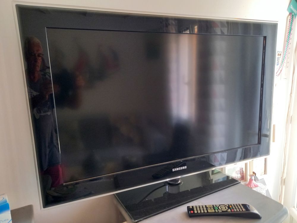 t�l� samsug   CRISTAL  avec un encadrement noir   450 La Garde (83)