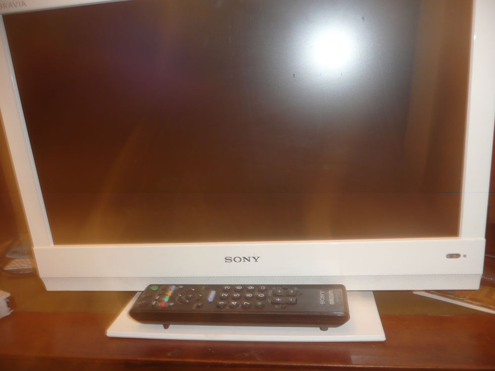 tele 42 cm sony avec telcommande 2ans peut utilisee 70 Marseille 11 (13)