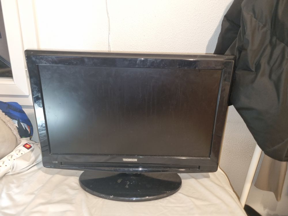 t�l� Thomson 40 Paris 18 (75)