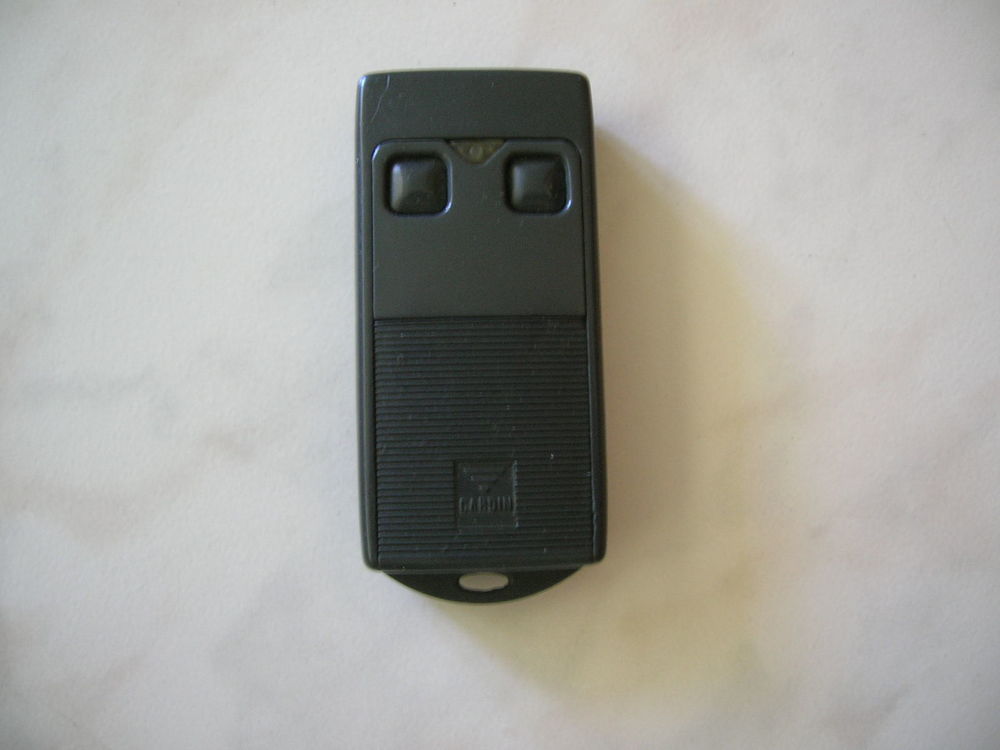 T�l�commande porte de garage CARDIN S738 TX 2 20 Nantes (44)