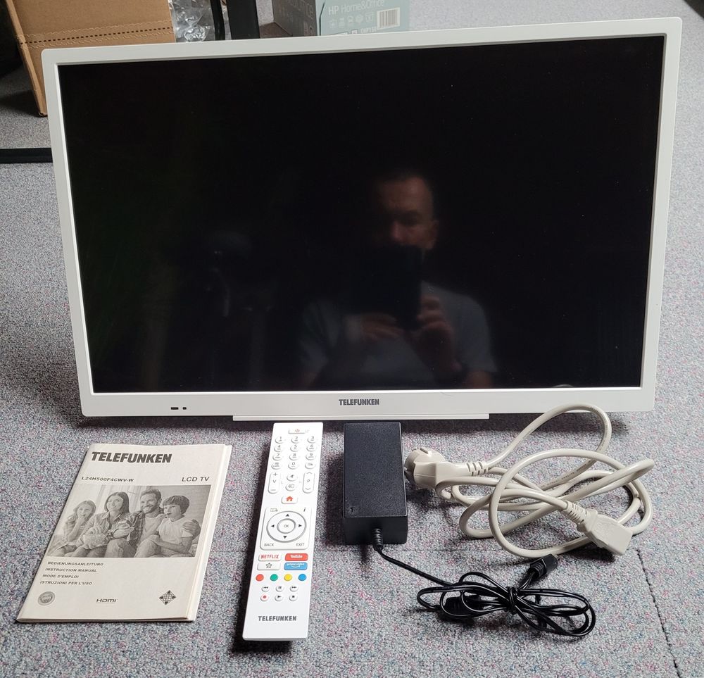 Tv telefunken l24h500f4cwv avec son support mural,taille pouces 24.00 hd acl.del.
55,4x37�1.5cm date d achat 25.01.2020. 80 Annecy (74)