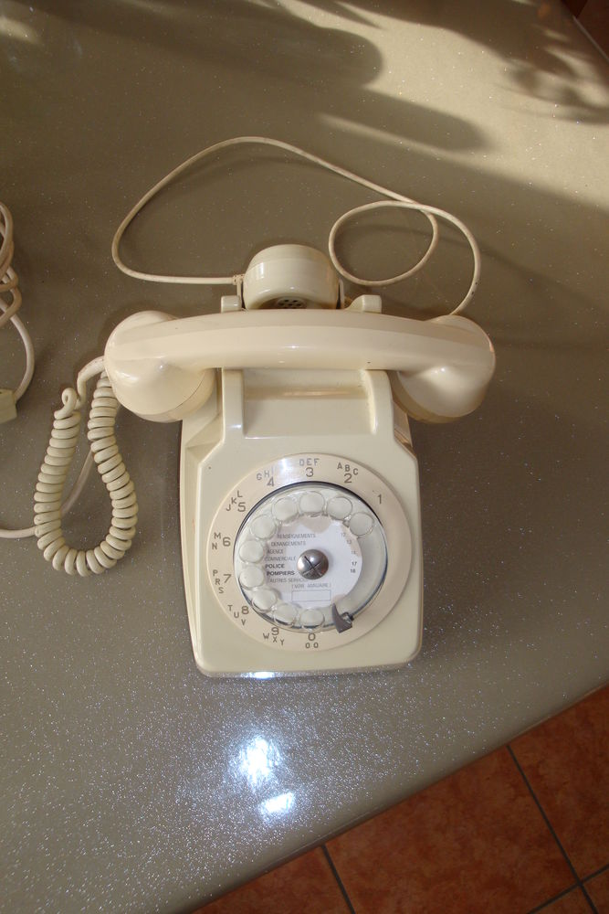 téléphone  ancien  15 Quesnoy-sur-Deûle (59)