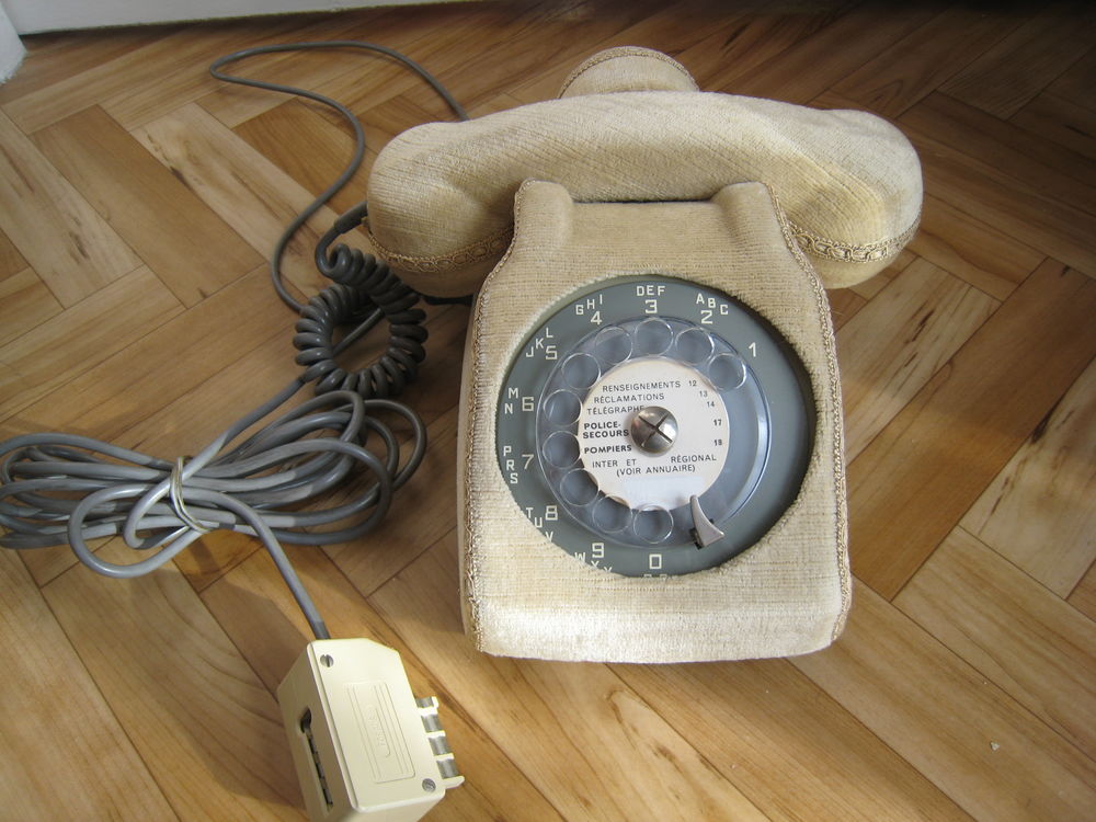 T�l�phone a cadran  vintage de 1977 et sa protection- (NH78) 40 Versailles (78)