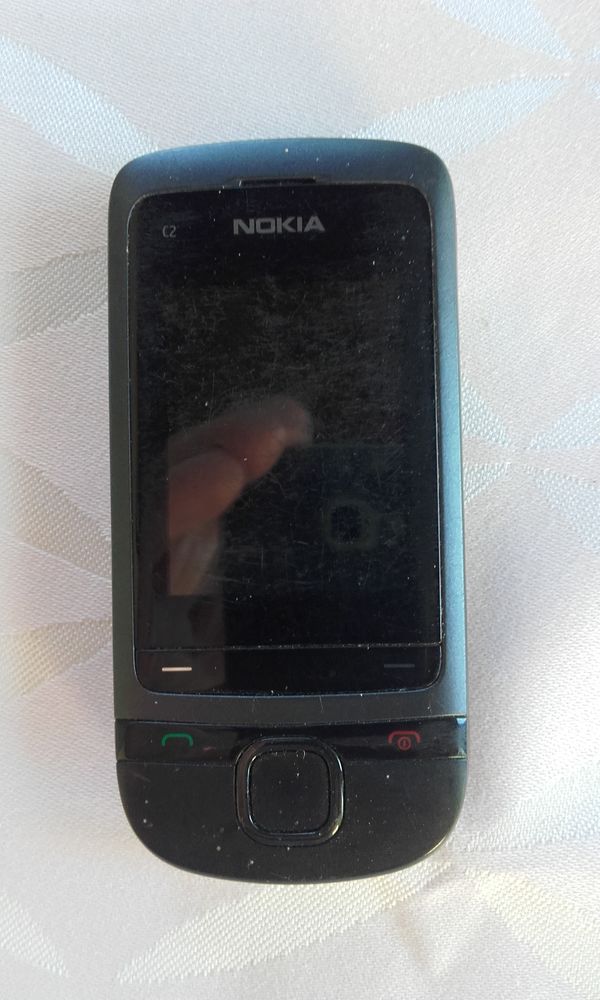 Téléphone et chargeur Nokia 10 Blan (81)