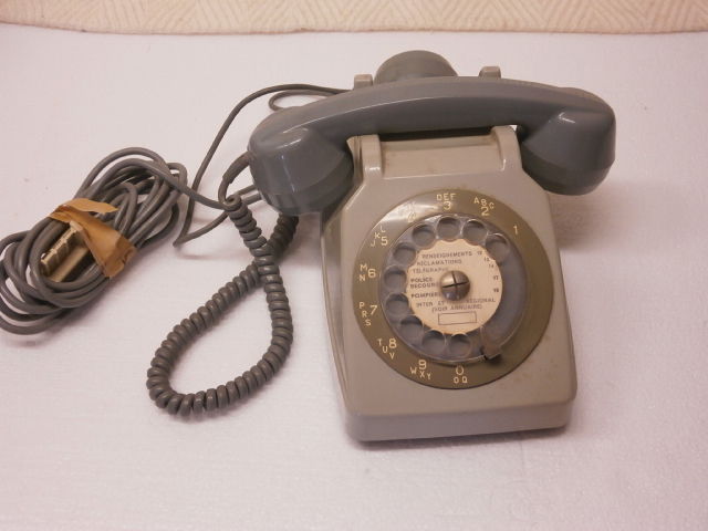 T�l�phone de collection S63 gris � cadran avec son �couteur 35 Wolxheim (67)