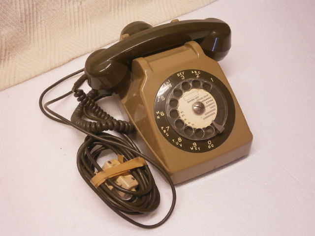 T�l�phone de collection S63 vert kaki � cadran avec son �cou 30 Wolxheim (67)