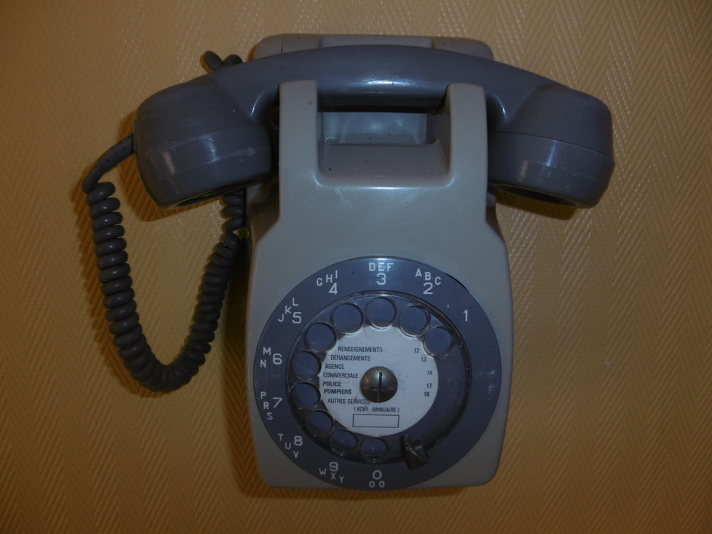 Téléphone  de  Collection 0 Montévrain (77)