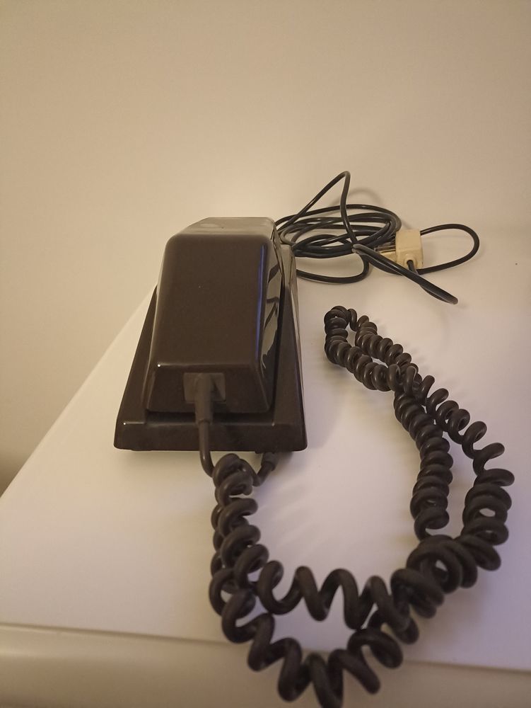 T�l�phone filaire marron 10 Saint-Ch�ron (91)