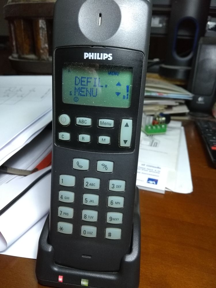 T�l�phone portable PHILIPS PR577
25 Saint-R�my-de-Provence (13)