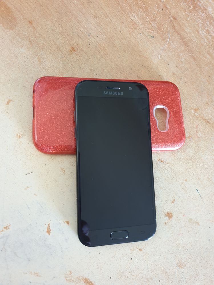 T�L�PHONE SAMSUNG GALAXY A5 2017 en PARFAIT ETAT
130 Buissard (05)