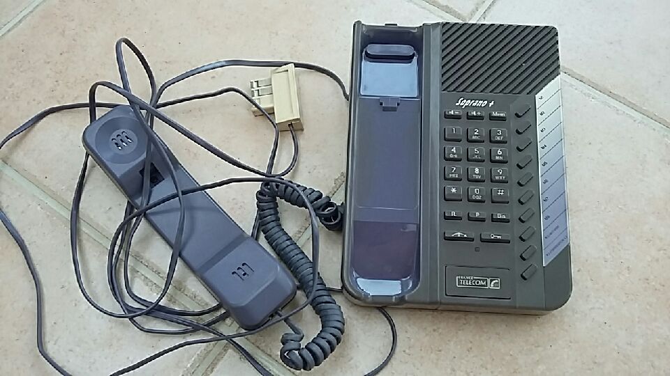 T�l�phone Soprano + 12 �pernon (28)