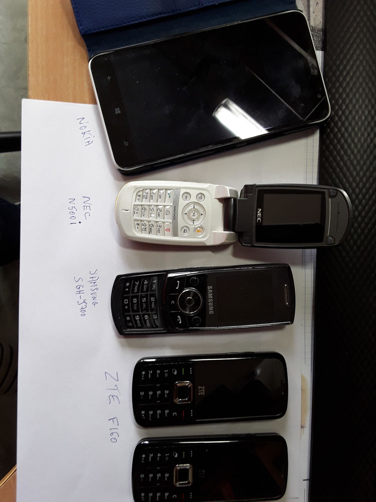 TELEPHONES DIVERS 8 Abbeville (80)