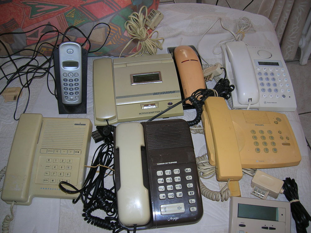 8 t�l�phones fixes anciens+1 boitier+14 t�l�cartes 20 Reims (51)