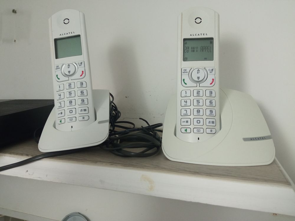 Lot de 2 t�l�phones fixes 25 Lens (62)