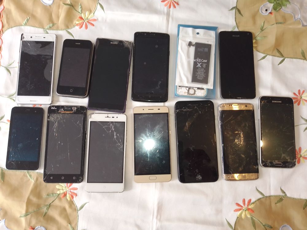 13 t�l�phones pour pi�ces 120 Amplepuis (69)