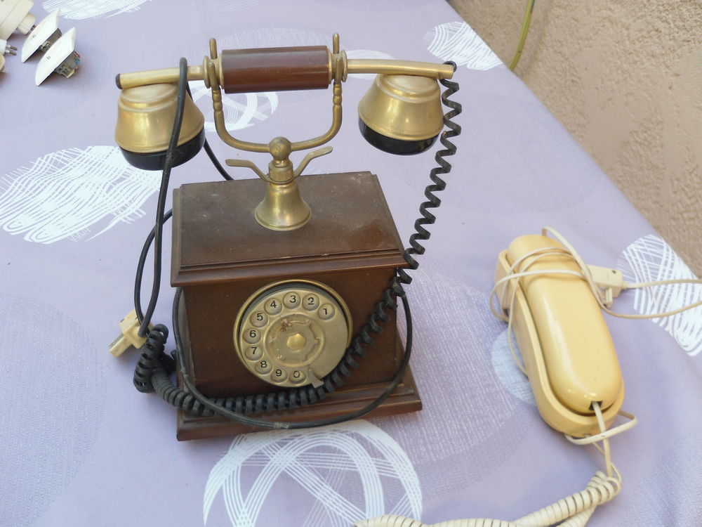 t�l�phones 50 Hy�res (83)