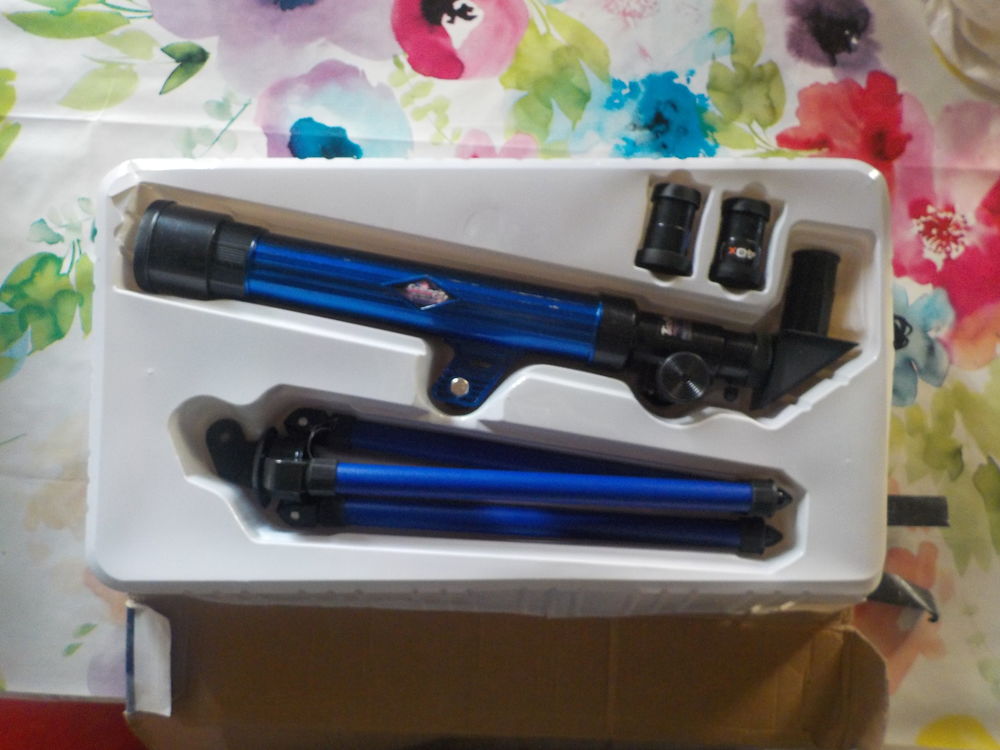 TELESCOPE AVEC TREPIED POUR ENFANT 10 Bubry (56)