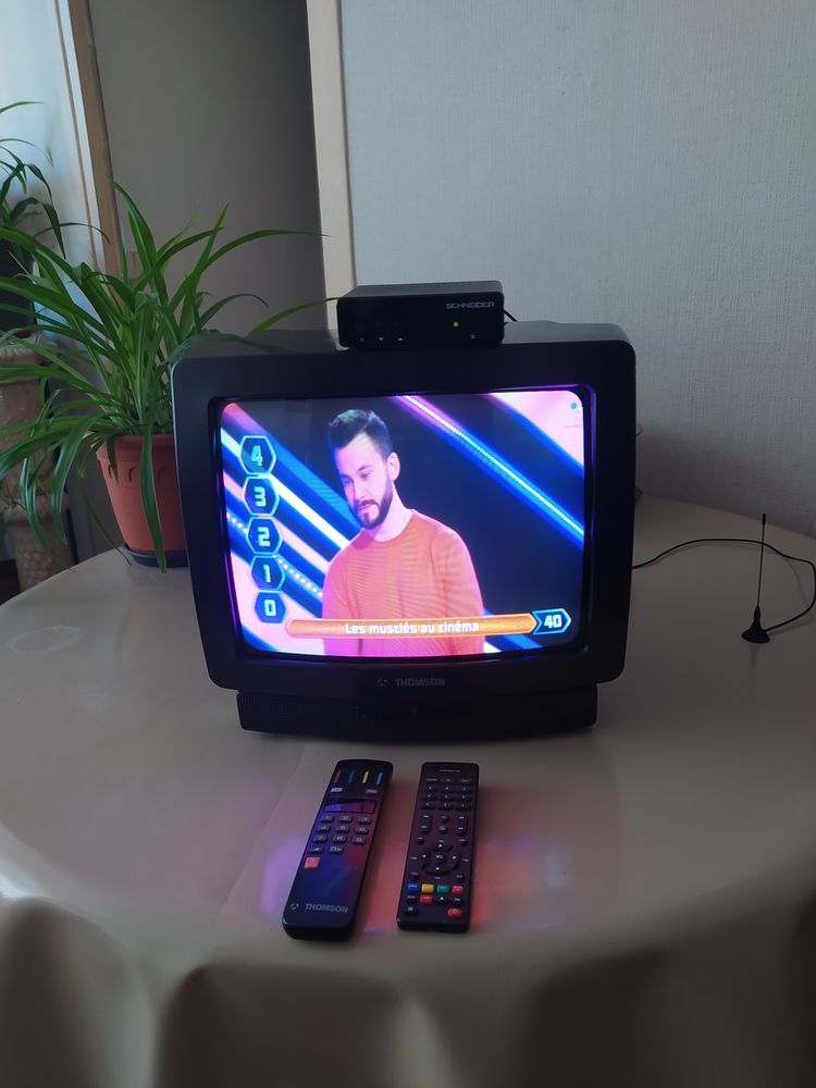 T�l�viseur couleur avec d�codeur Thomson 40 Gennevilliers (92)