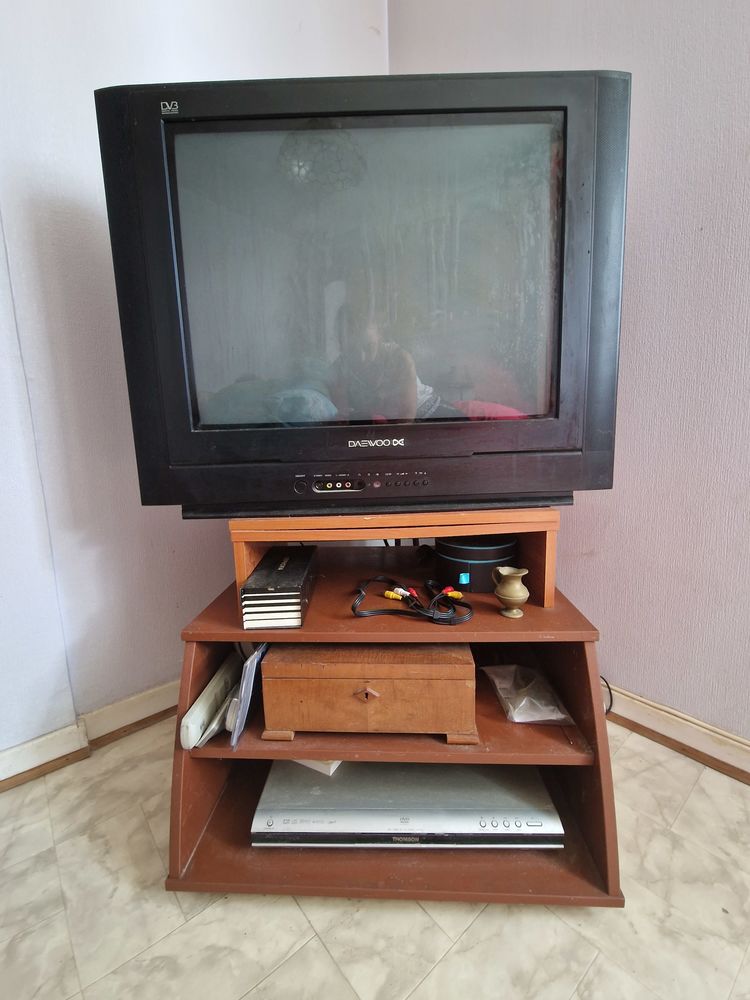 T�l�viseur DAEWOO DC ELECTRONICS 70cm et accessoires, 310 Strasbourg (67)