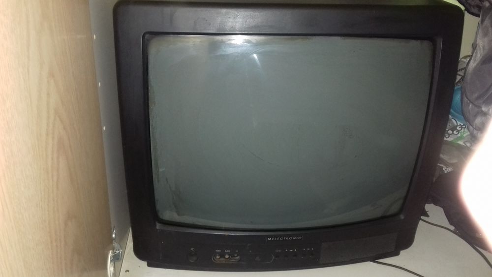 Televiseur Electronic  46/ 43 noir 25 Gaillard (74)