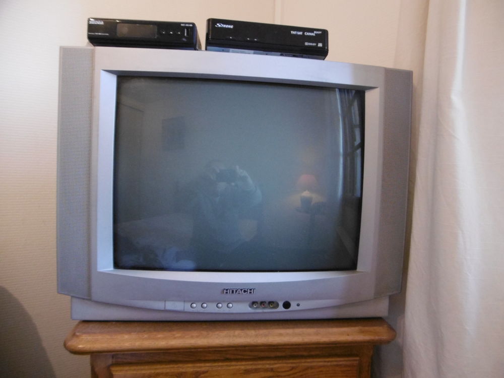 t�l�viseur Hitachi avec d�codeur TNT 30 Rochefort-du-Gard (30)