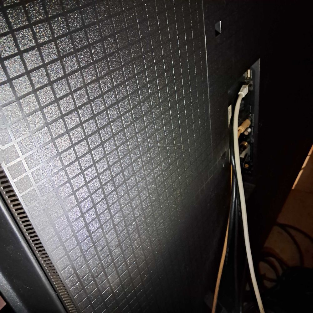 televiseur de marque tcl 2m48 acheter 2000�,plusieur fonction fonctione parfaitement bien elle a 1ans 1600 Abbeville (80)