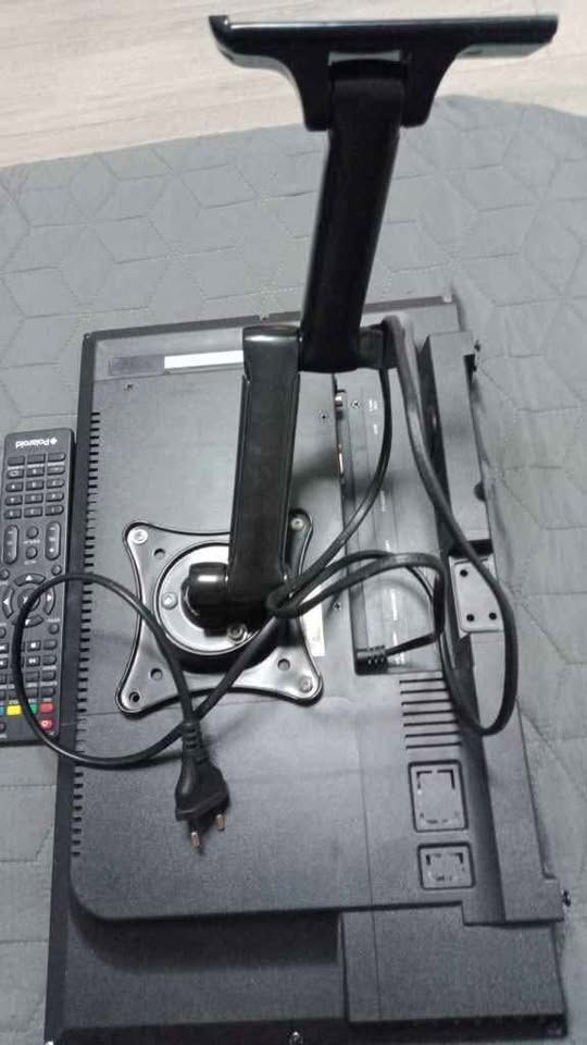 t�l�viseur
Petite t�l�vision de 24 cm sur 43cm 35 P�zenas (34)