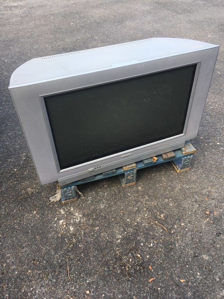 Téléviseur Philips 89cm x 55cm (G)
écran / 82cm 65 Castres (81)