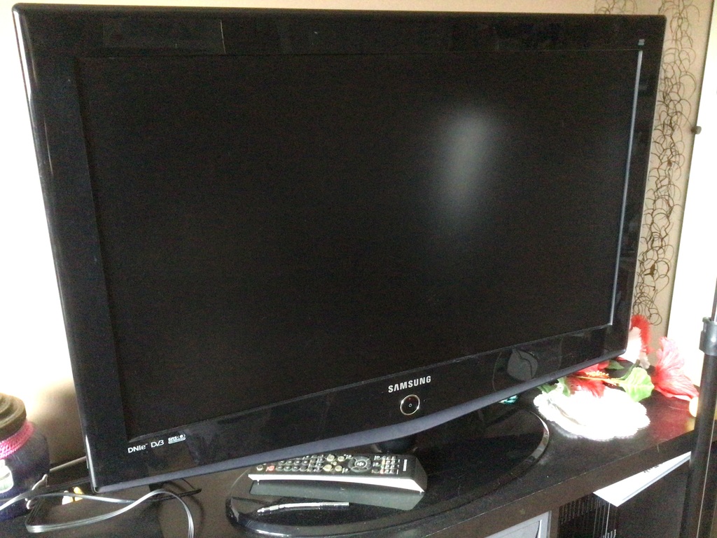 T�l�viseur Samsung LCD Noir avec HDMI
Mode d'emploi joint
150 Saint-Julien-en-Born (40)