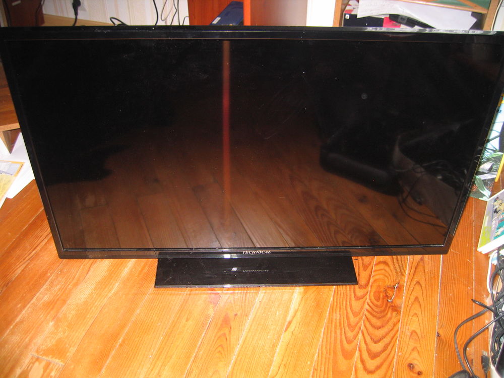 t�l�viseur technical 102cms, HDMI compatible fibre. 90 Chaniers (17)