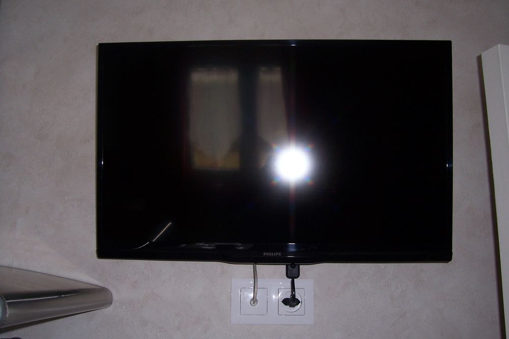 t�l�viseur
100 Angers (49)