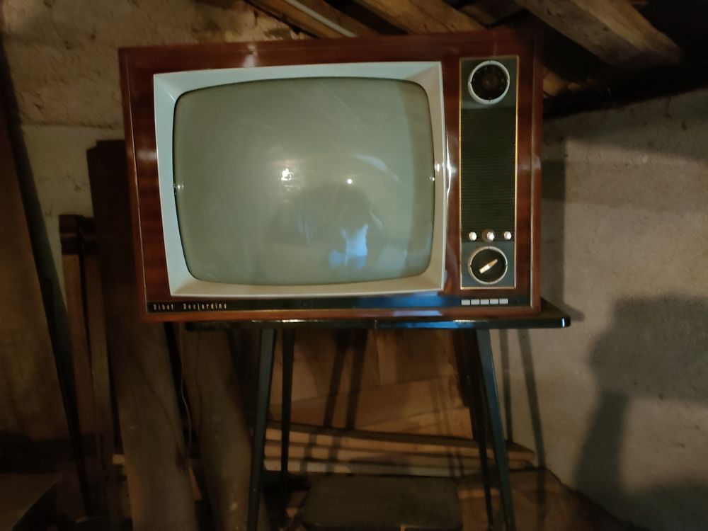 T�l�vision ancienne 500 Thouarc� (49)