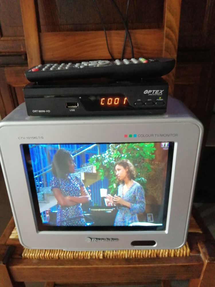 television avec décodeur 12V / 220V pour camping ou autre 90 Menneval (27)