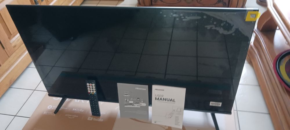 TELEVISION  ECRAN PLAT 1 METRE HISENSE. 100 Fr�vent (62)