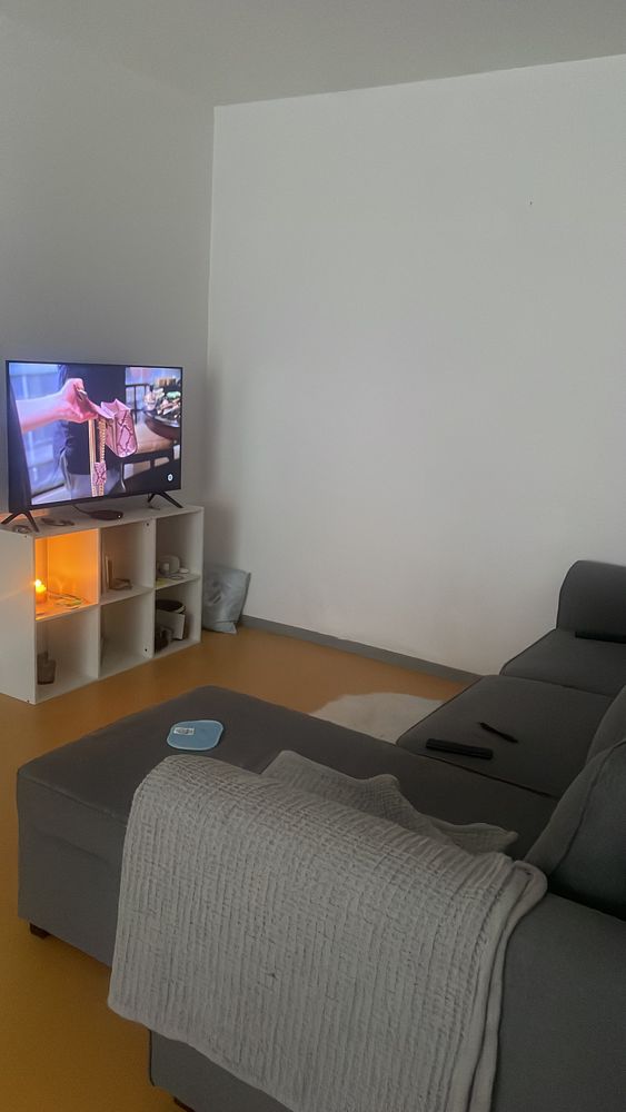 t�l�vision + meuble 200 Carpentras (84)