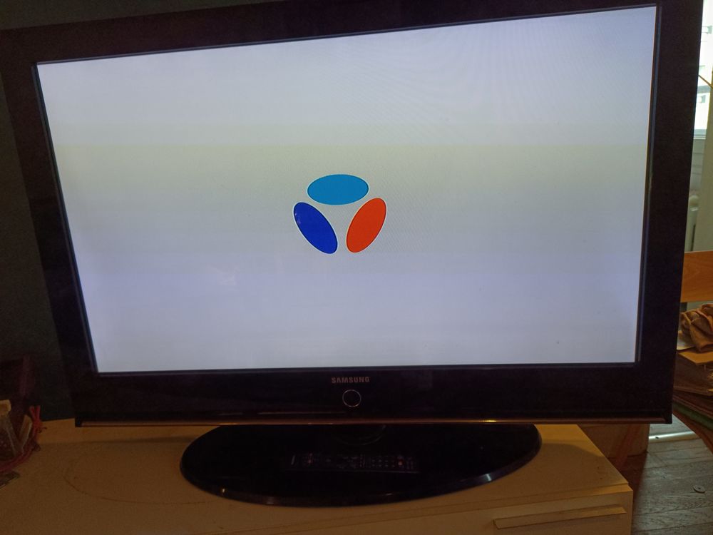 T�l�vision lcd Samsung 110cm 60 Caen (14)