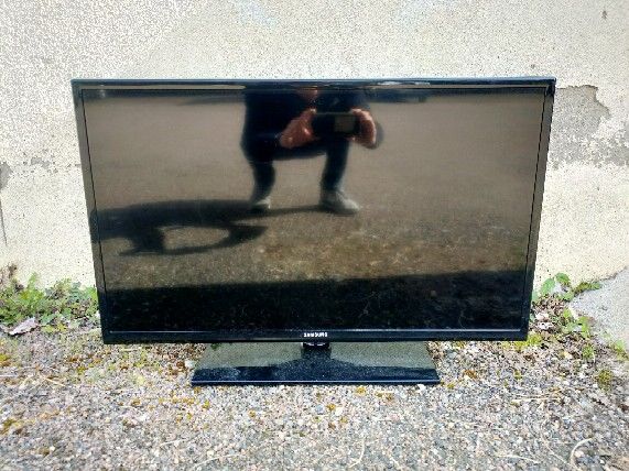 T�l�vision Samsung LED 32 pouces Tr�s bon �tat 100 Chalon-sur-Sa�ne (71)