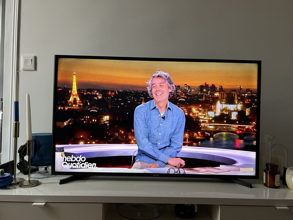 T�l�vision Samsung 210 Paris 19 (75)