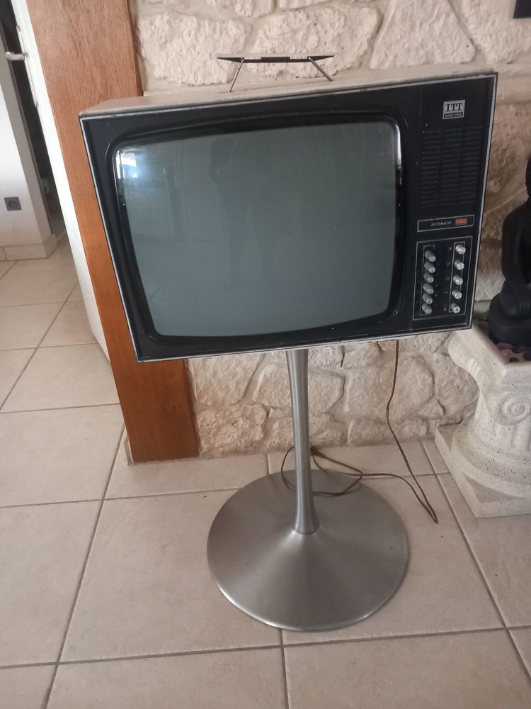 Television  vintage sur pied tulipe 1975 ITT SCHAUB LORENZ 150 Saint-Remy-en-Bouzemont-Saint-Genest-et-Isson (51)