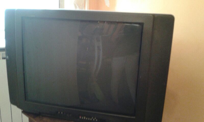 Lot de 3 T�l�visions anciennes - Id�al gamer - 60 � 60 Deux-Chaises (03)