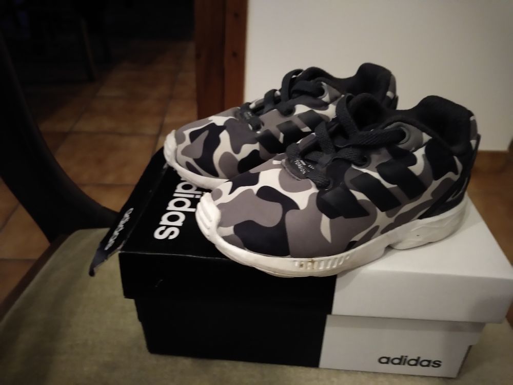 Tennis b�b� Adidas 9 Franconville (95)