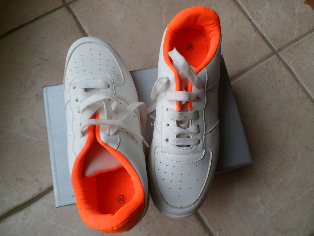 tennis blanche fluo
taille 40
neuf avec boite 14 Saint-Ch�ron (91)