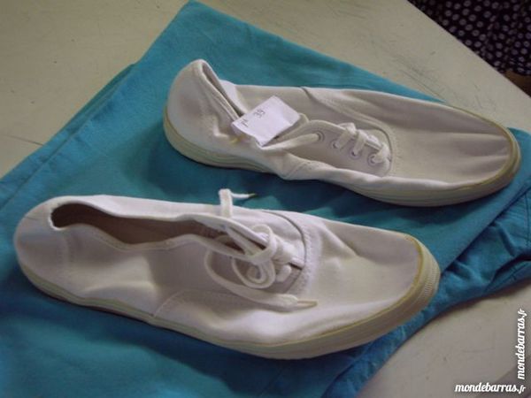 Tennis toile Blanc � lacets pt 39 � 2,50 � 2 Bouxwiller (67)