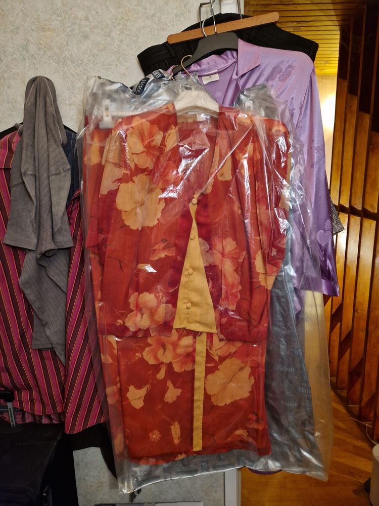 Tenue habill�e ,veste ,d�bardeur et jupe tr�s bon �tat 60 Hem (59)